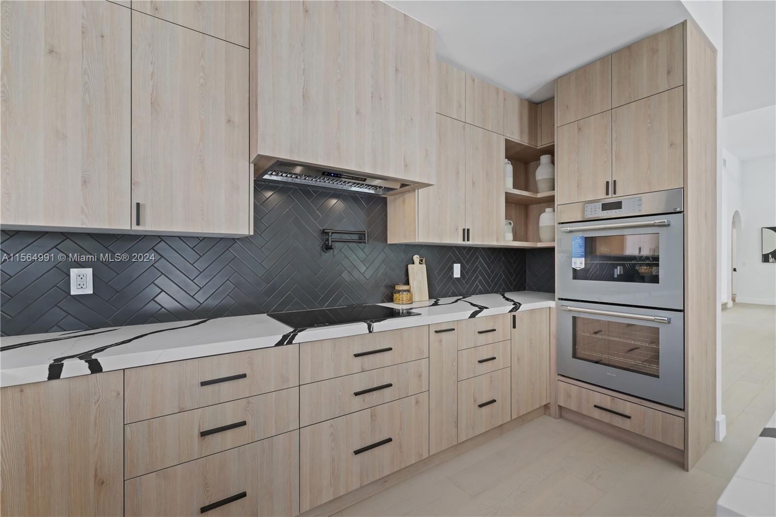 BREAKERS WEST - Residential