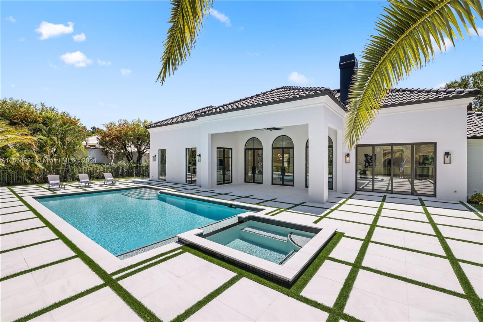 BREAKERS WEST - Residential