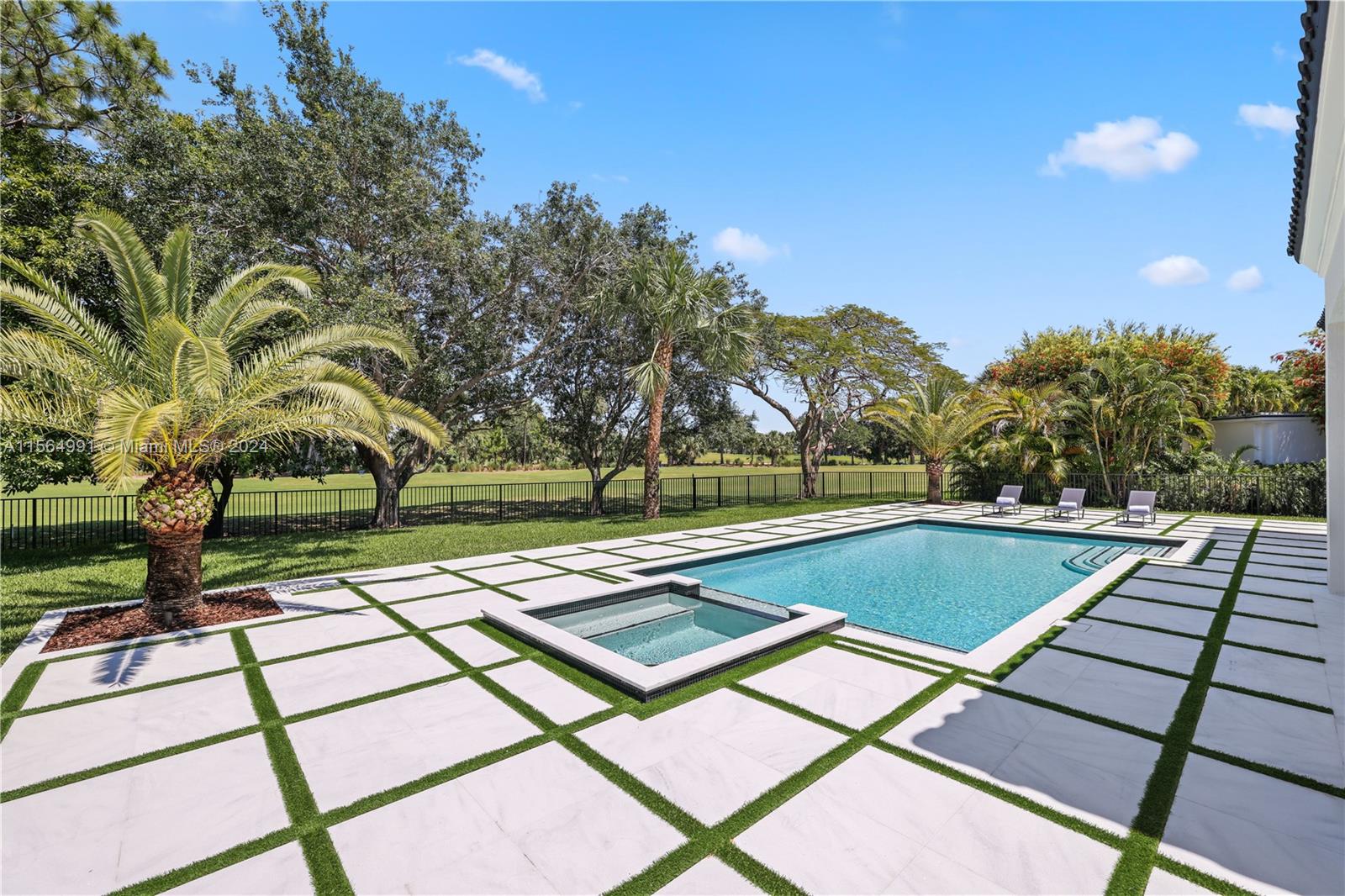 BREAKERS WEST - Residential