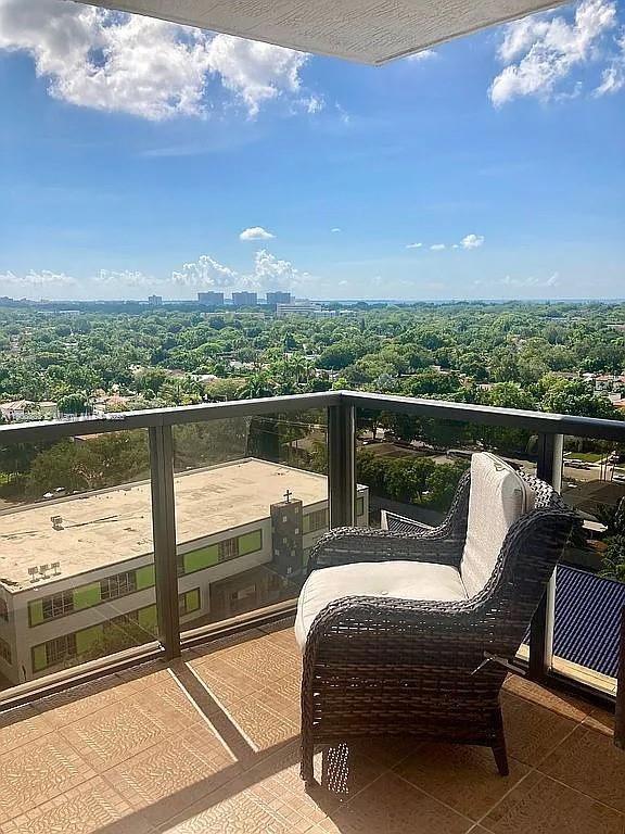 THE LUXOR RESIDENCES COND - Residential Lease