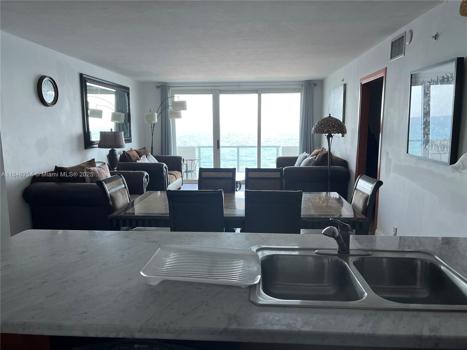 9499 Collins Ave 902