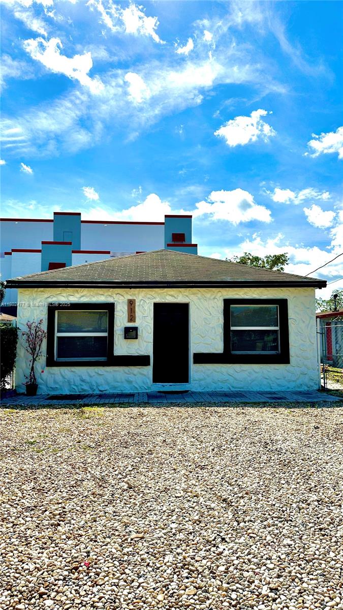 912 NW 2nd St 912