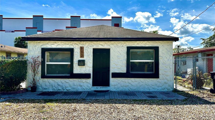 Stunning completely remodel house in downtown Fort Lauderdale is ready for you. Close to breweries, dog parks, restaurants, bars, and the iconic Las Olas Ave. 3 bedrooms, 2 bathrooms with elegant porcelain floor, space for small office in the entrance, stainless steel appliances, Impact Windows, rear enclosed patio area.