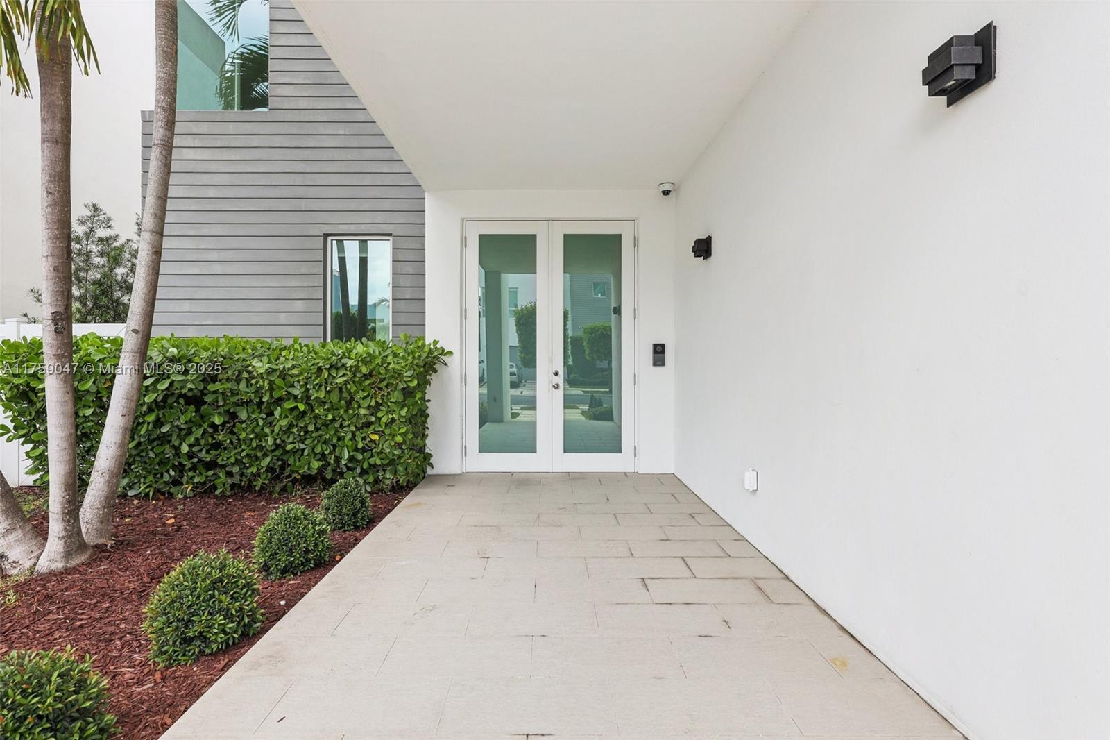 10445 NW 68th Ter