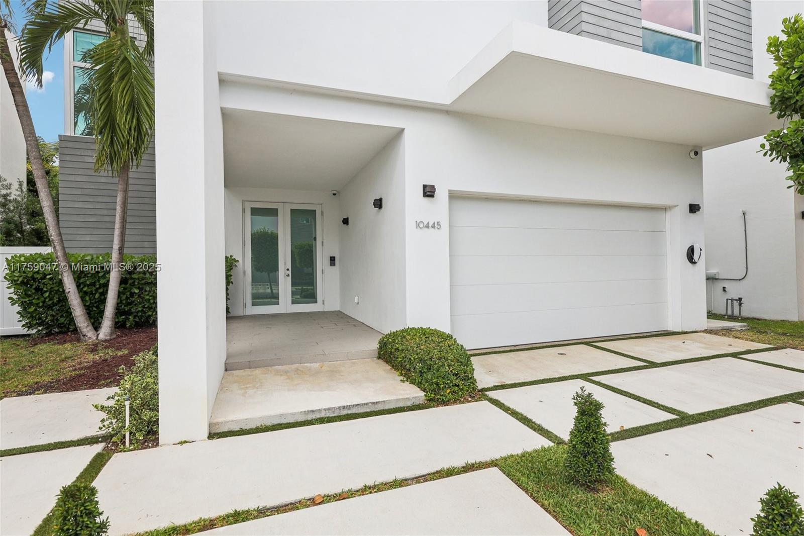 10445 NW 68th Ter