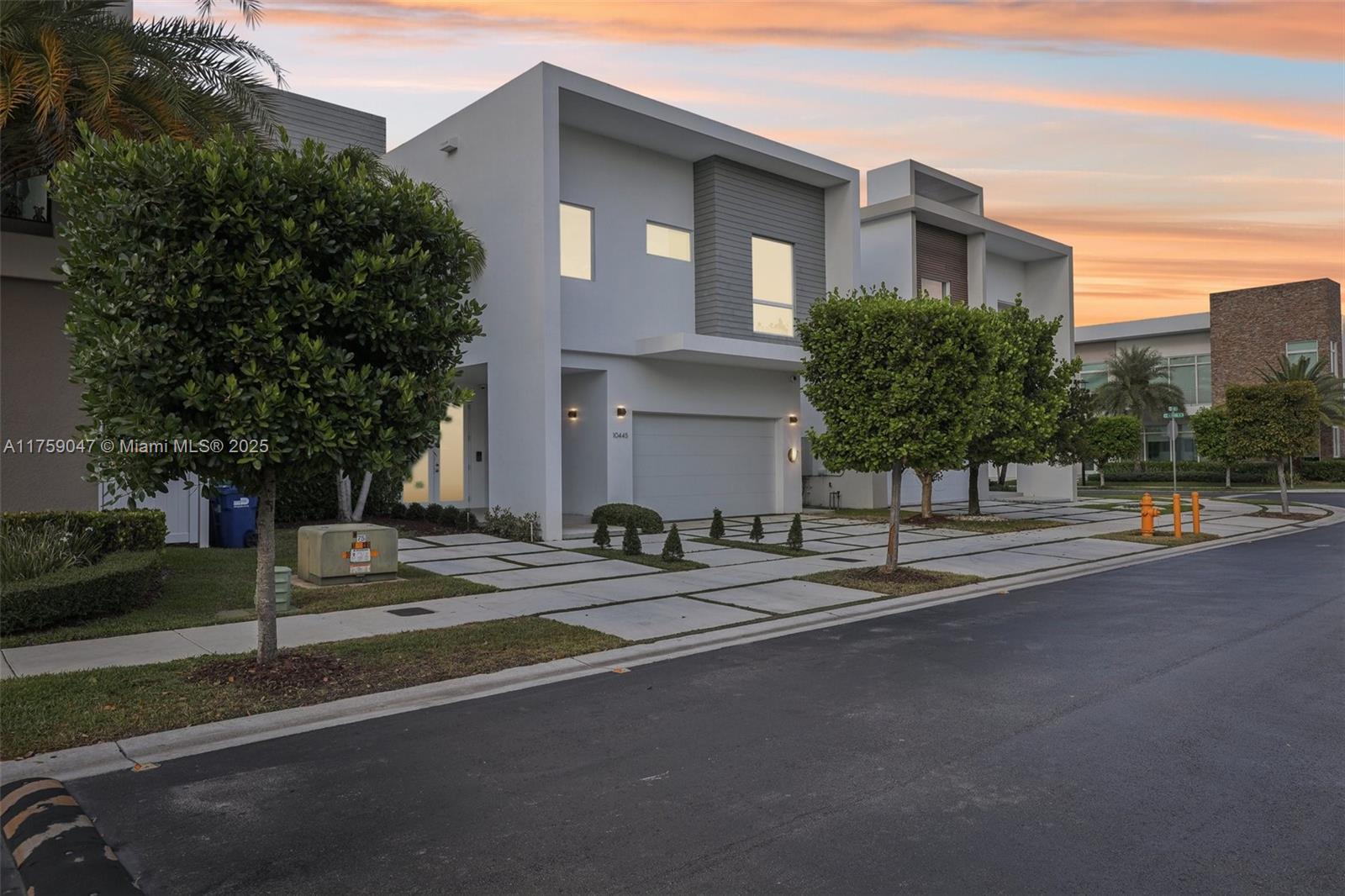 Property for Sale at 10445 Nw 68th Ter, Doral, Miami-Dade County, Florida - Bedrooms: 5 
Bathrooms: 5  - $2,195,000