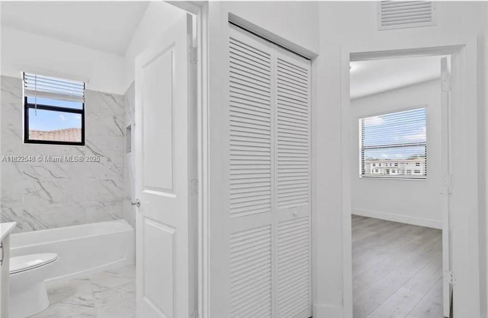 631983 - SILVERWOOD AT AVE - Residential Lease