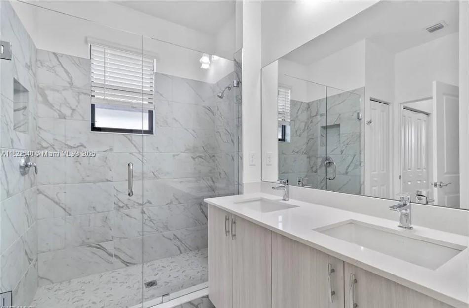 631983 - SILVERWOOD AT AVE - Residential Lease