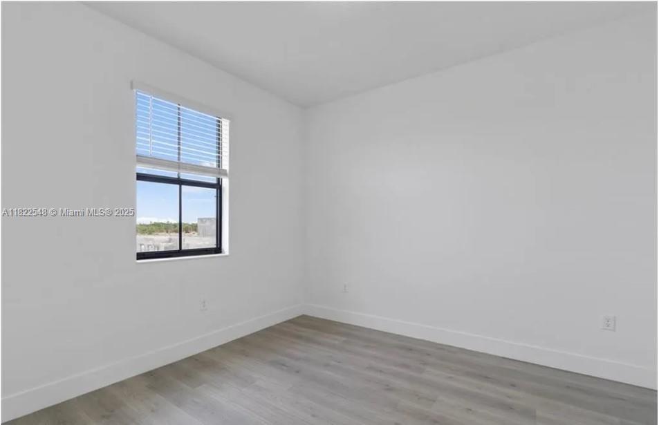 631983 - SILVERWOOD AT AVE - Residential Lease