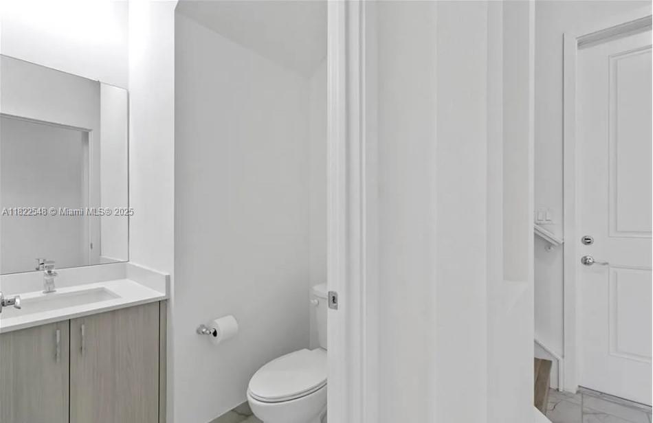 631983 - SILVERWOOD AT AVE - Residential Lease