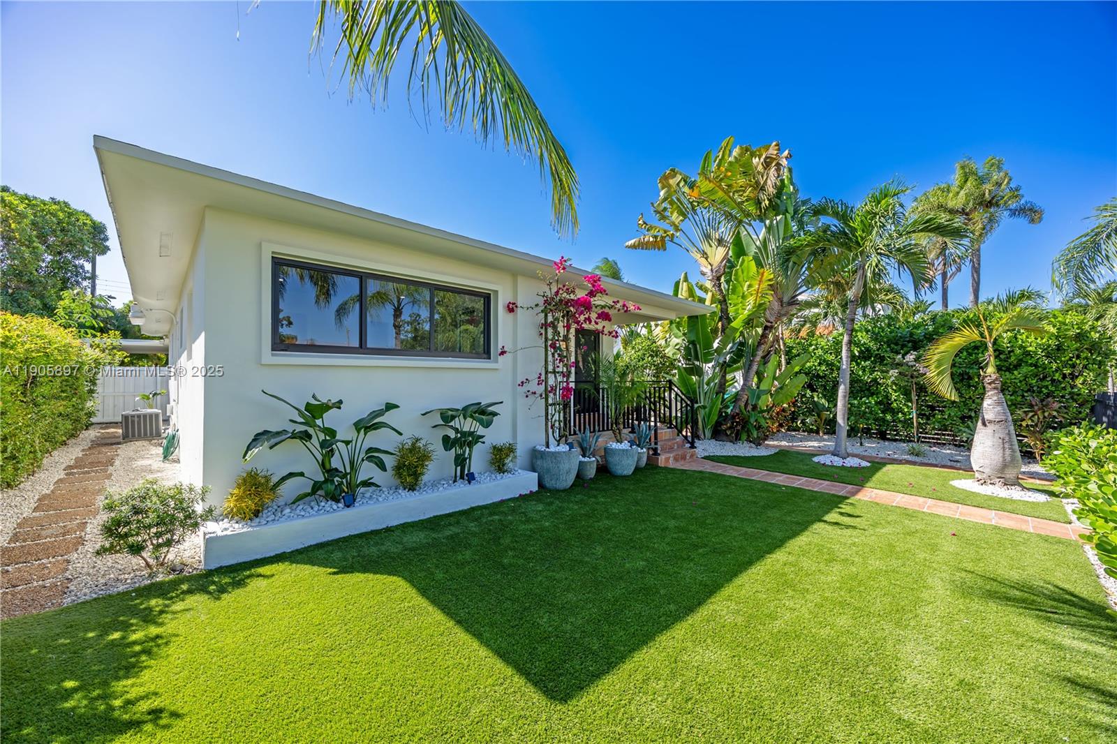 View photos, virtual tours, details... 1618 SW 18th St