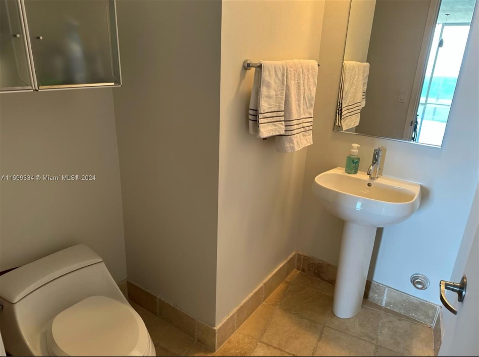TRUMP ROYALE CONDO - Residential Lease