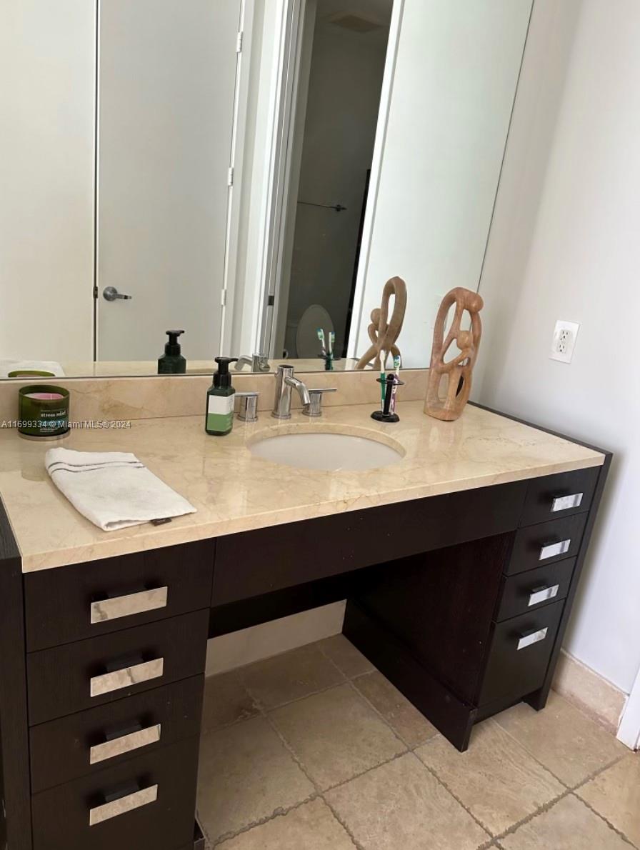 TRUMP ROYALE CONDO - Residential Lease