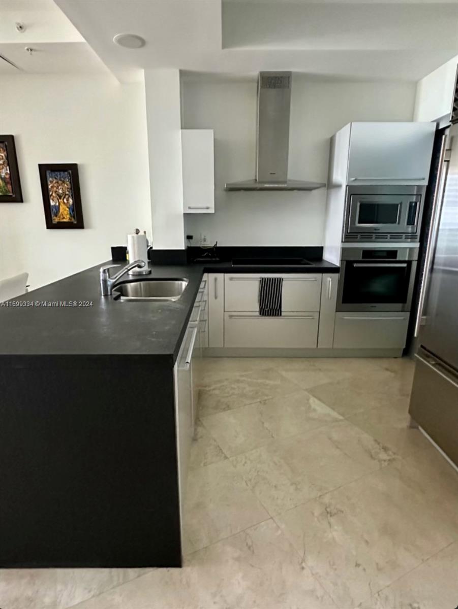 TRUMP ROYALE CONDO - Residential Lease