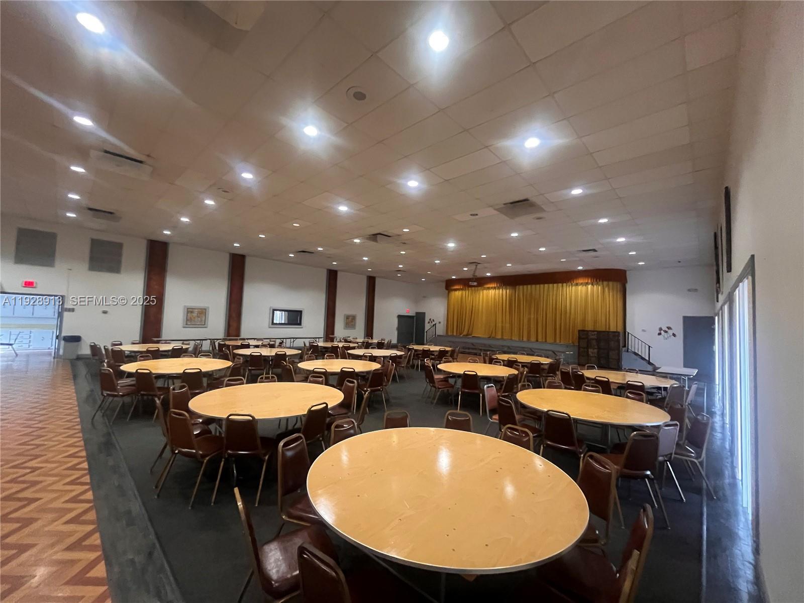 POLYNESIAN GARDENS CONDOM - Residential Lease