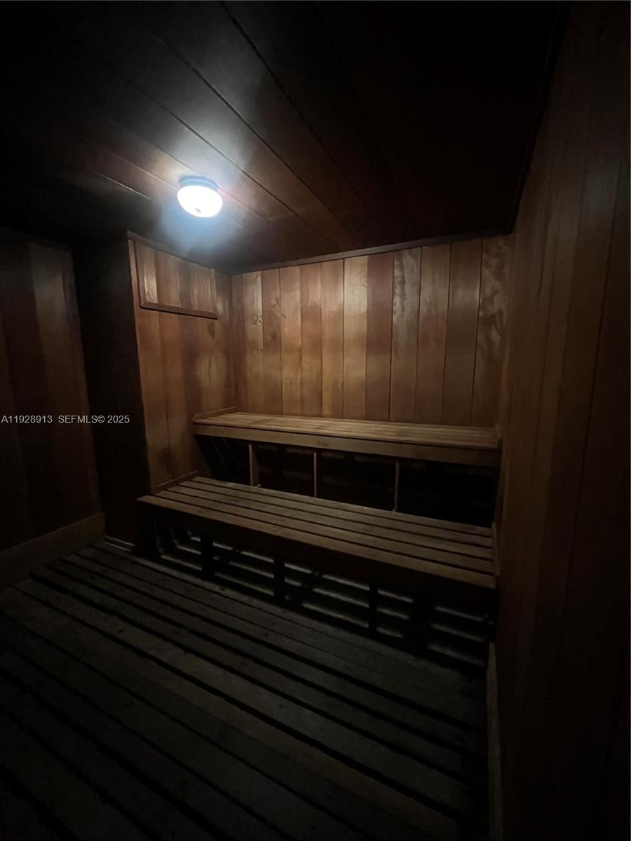 POLYNESIAN GARDENS CONDOM - Residential Lease