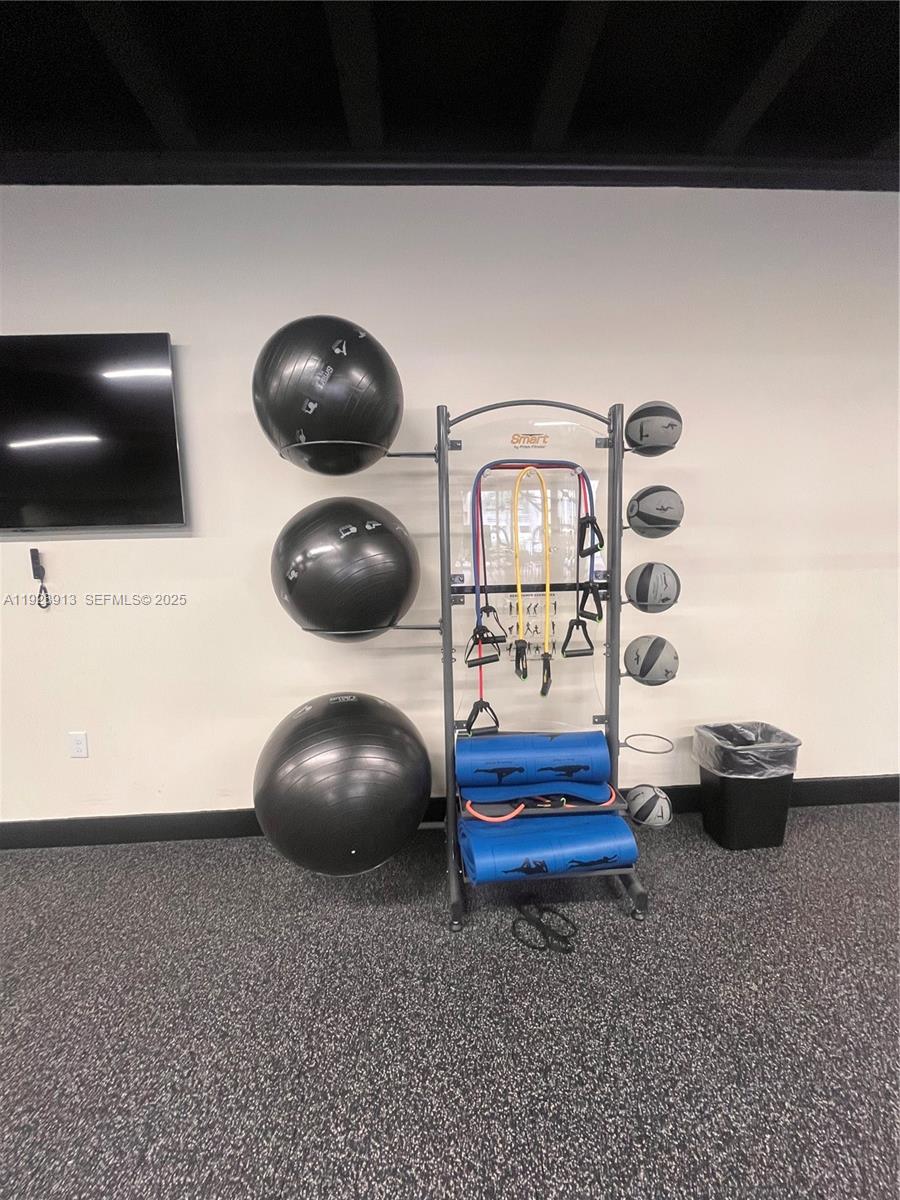 POLYNESIAN GARDENS CONDOM - Residential Lease