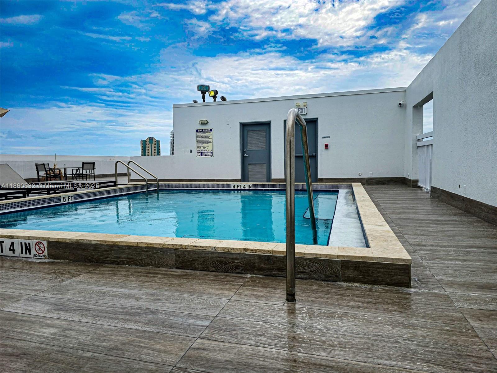 VILLAGGIO IN THE GROVE TO - Residential