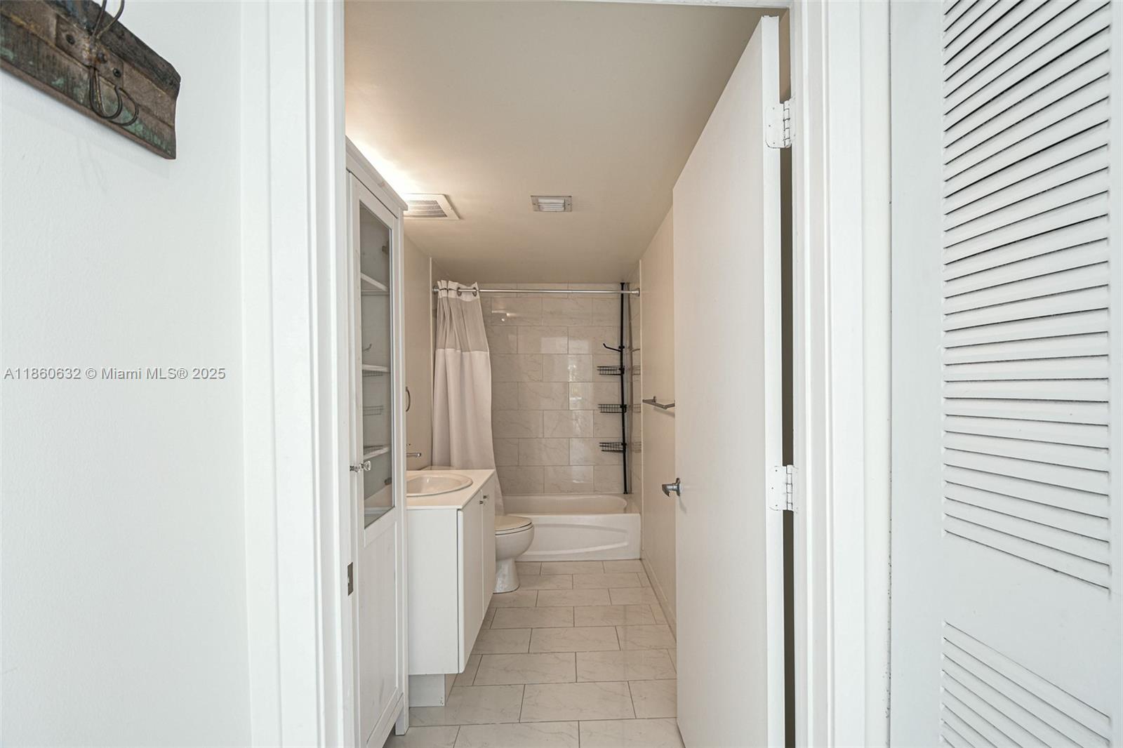 VILLAGGIO IN THE GROVE TO - Residential