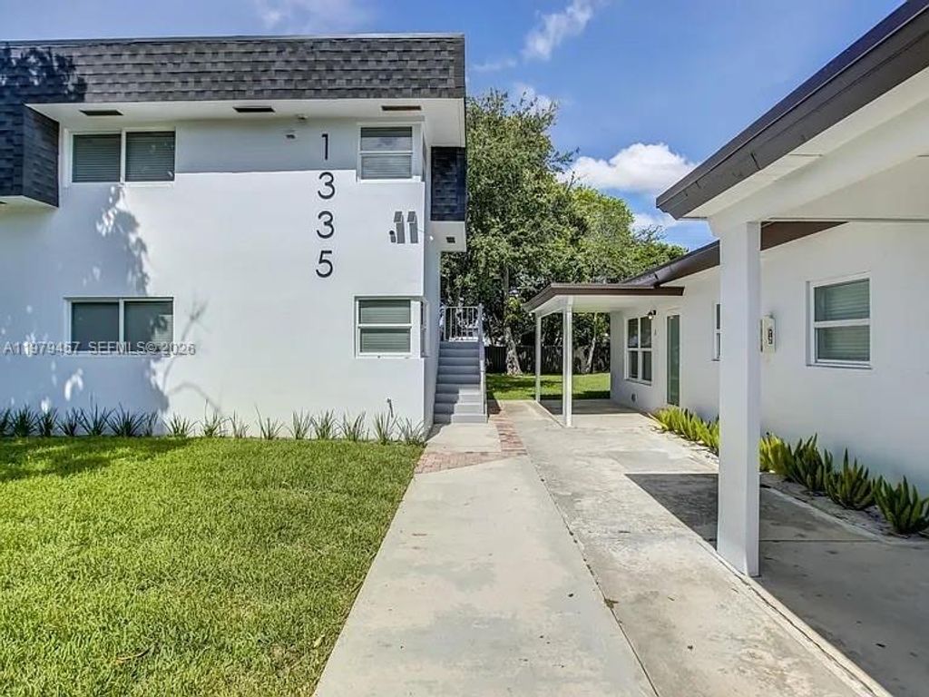 Photo of 1335 NE 5th Ave #7, Fort Lauderdale, FL 33304 (MLS # A11979457)