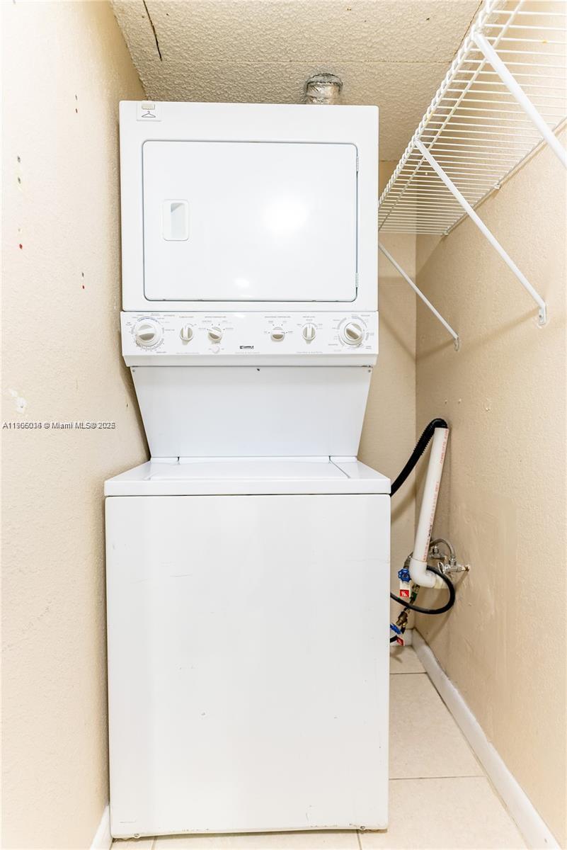 LAKEVIEW GARDENS AT MIAMI - Residential