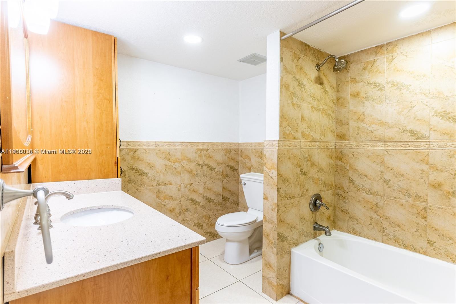 LAKEVIEW GARDENS AT MIAMI - Residential