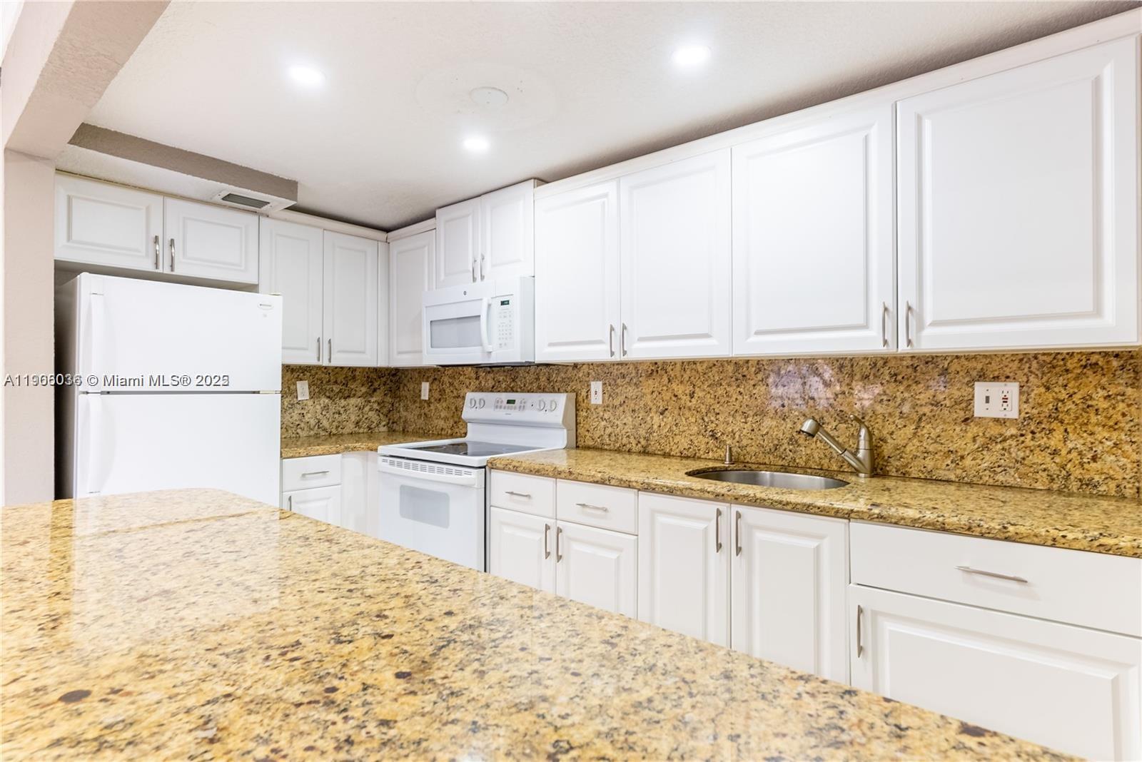 LAKEVIEW GARDENS AT MIAMI - Residential