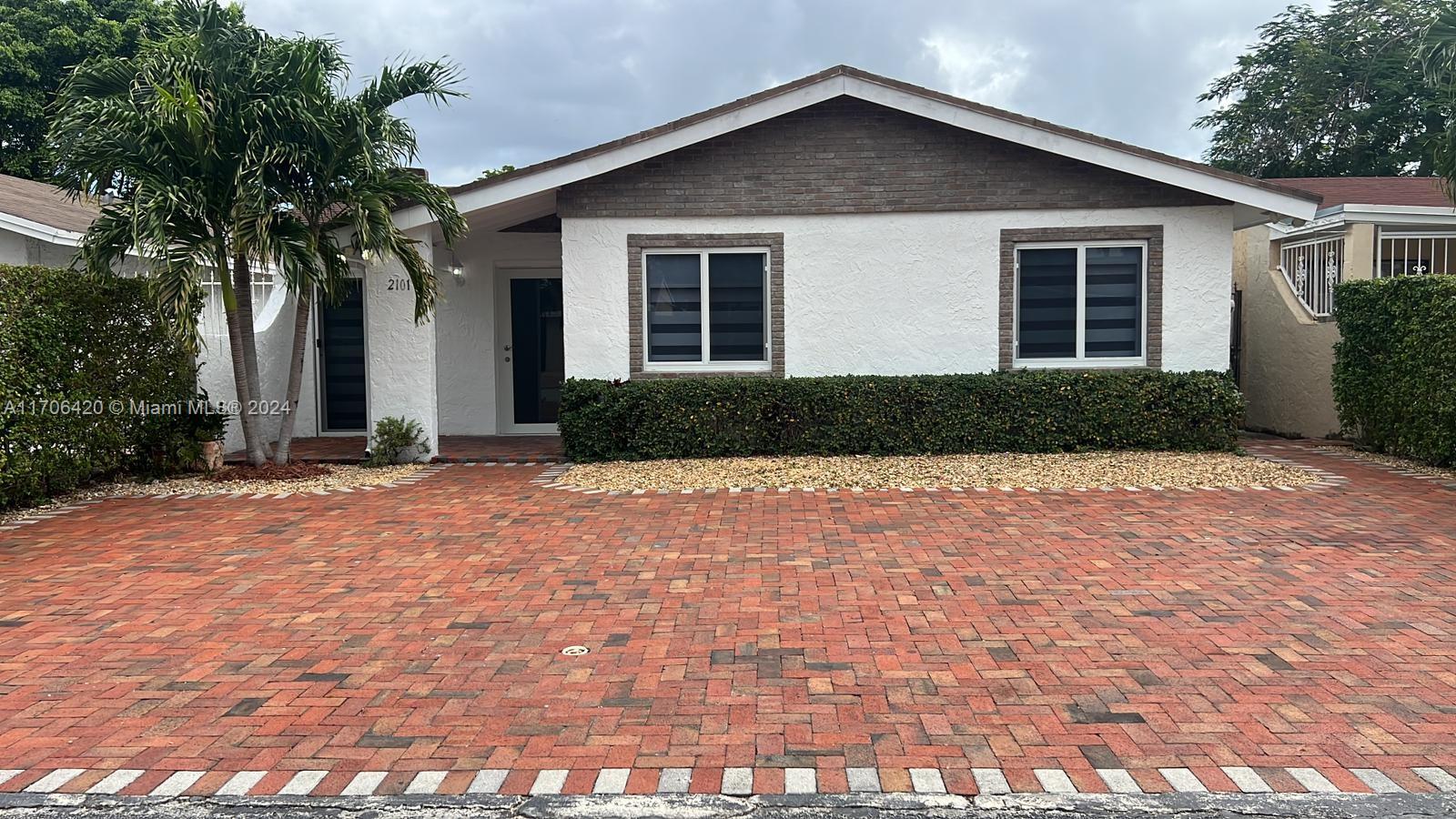 Location!! Location!! Location!! 5 minutes from FIU (Florida International University), near to major shopping, restaurants and healthcare centers. Single family home 3/2 + Den/Office, remodeled interior, new appliances, impact doors and windows. Patio and large terrace to enjoy with family and friends. Owner/Listing Agent is a Real Estate Agent