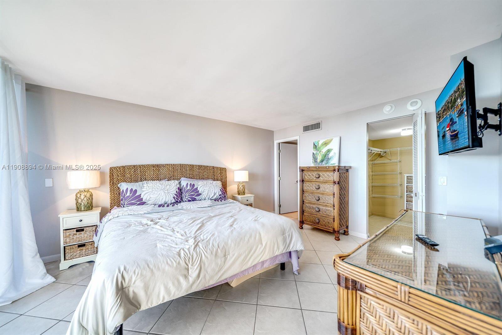 PALM BEACH HOUSE CONDO - Residential Lease