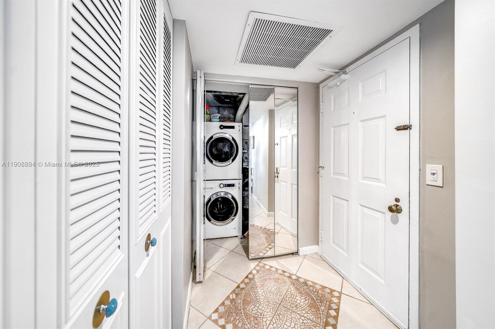 PALM BEACH HOUSE CONDO - Residential Lease