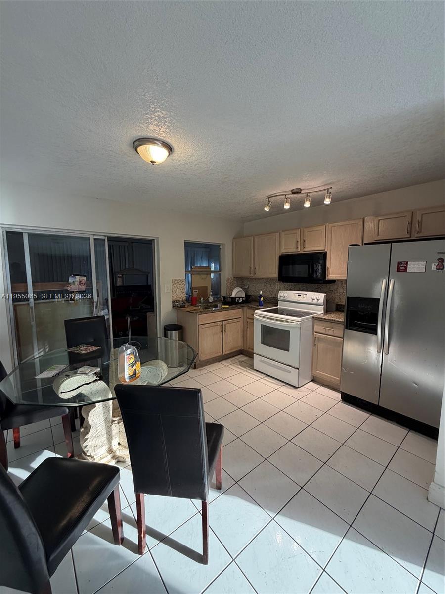 MAINLANDS OF TAMARAC LAKE - Residential