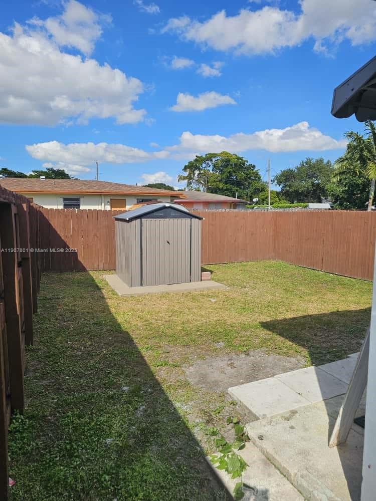 HOLLYWOOD BEACH GARDENS - Residential Lease