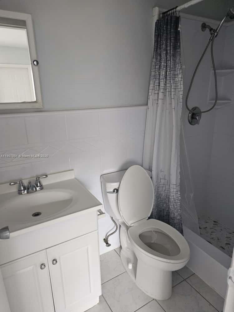 HOLLYWOOD BEACH GARDENS - Residential Lease