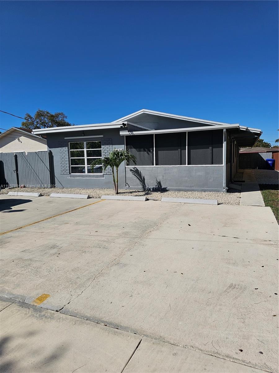 HOLLYWOOD BEACH GARDENS - Residential Lease