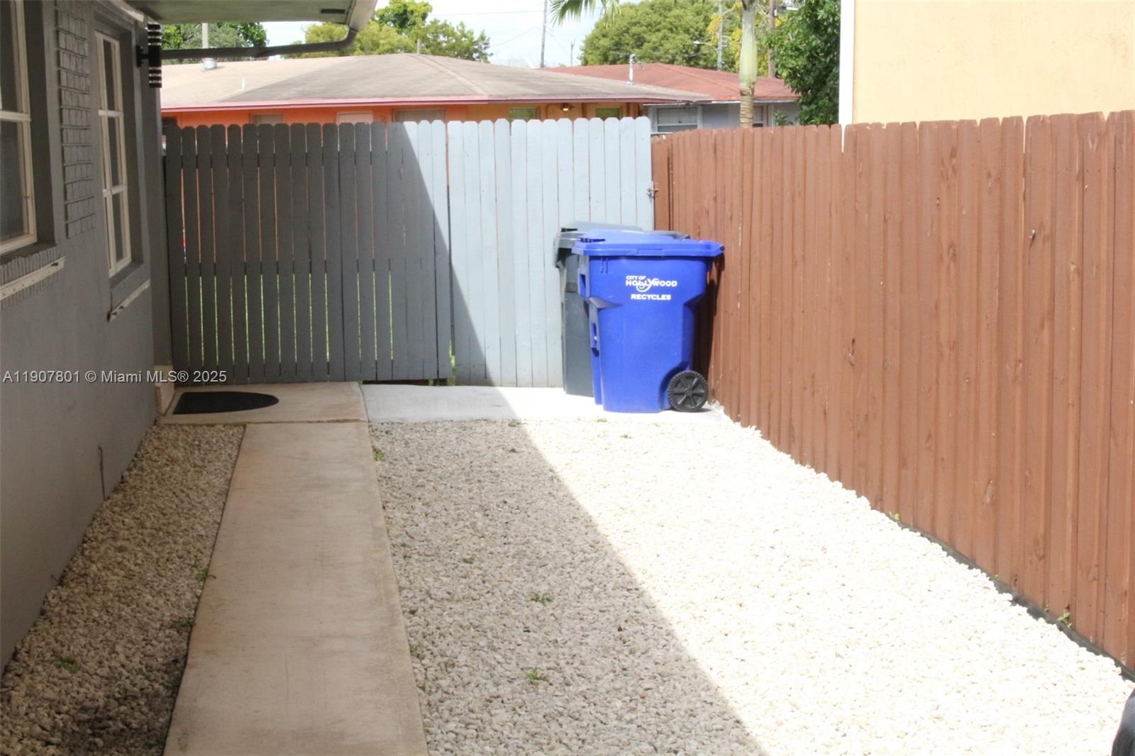 HOLLYWOOD BEACH GARDENS - Residential Lease