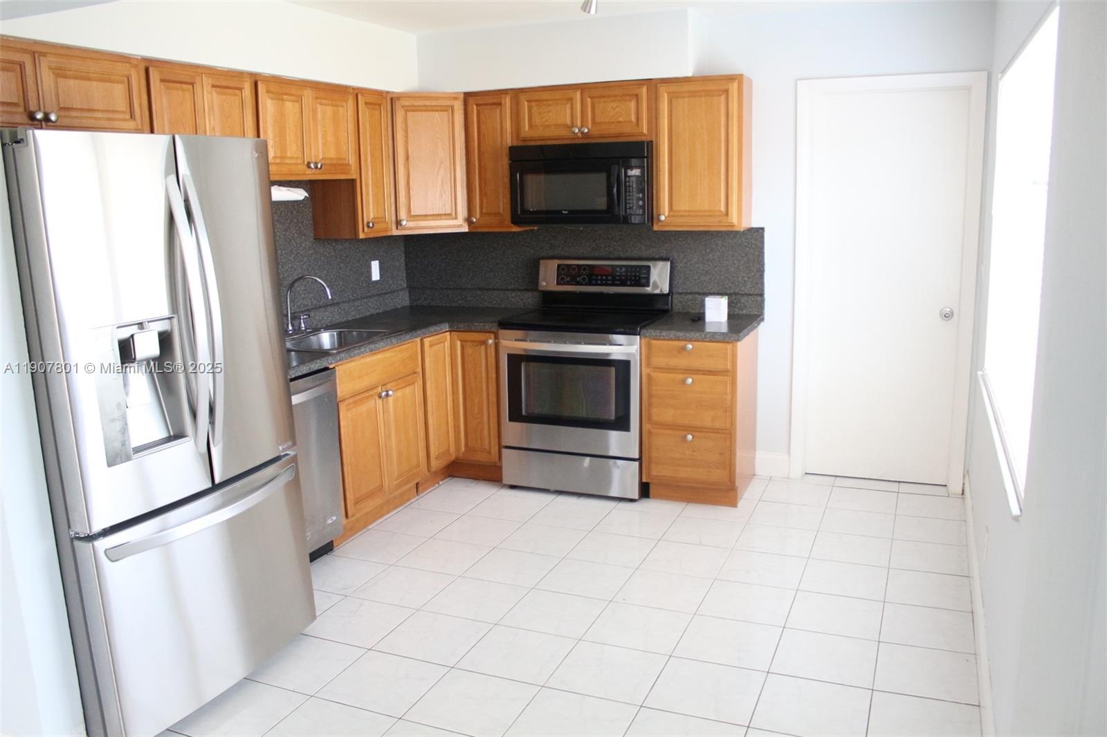 HOLLYWOOD BEACH GARDENS - Residential Lease