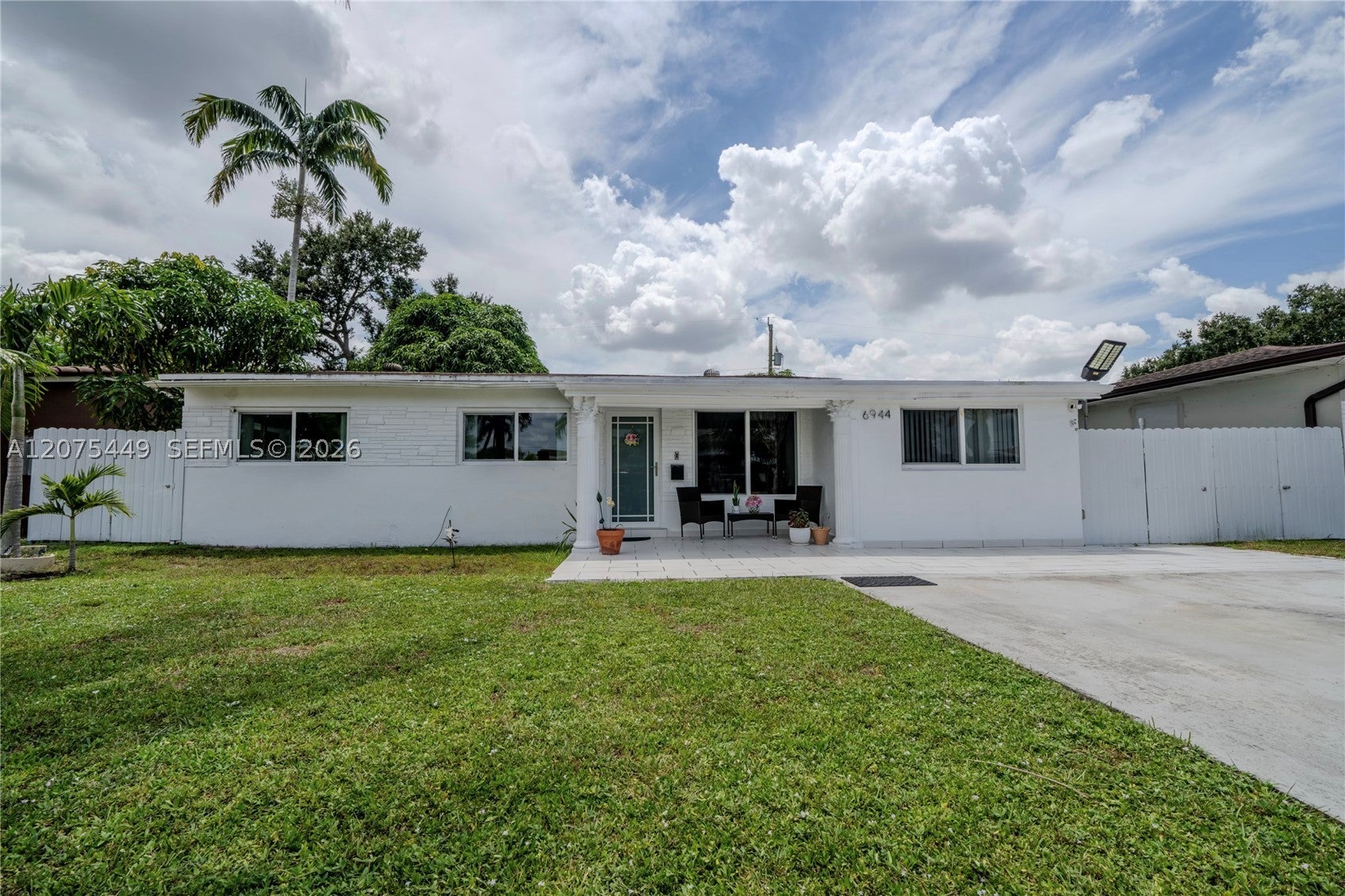 6944 SW 10th Ct