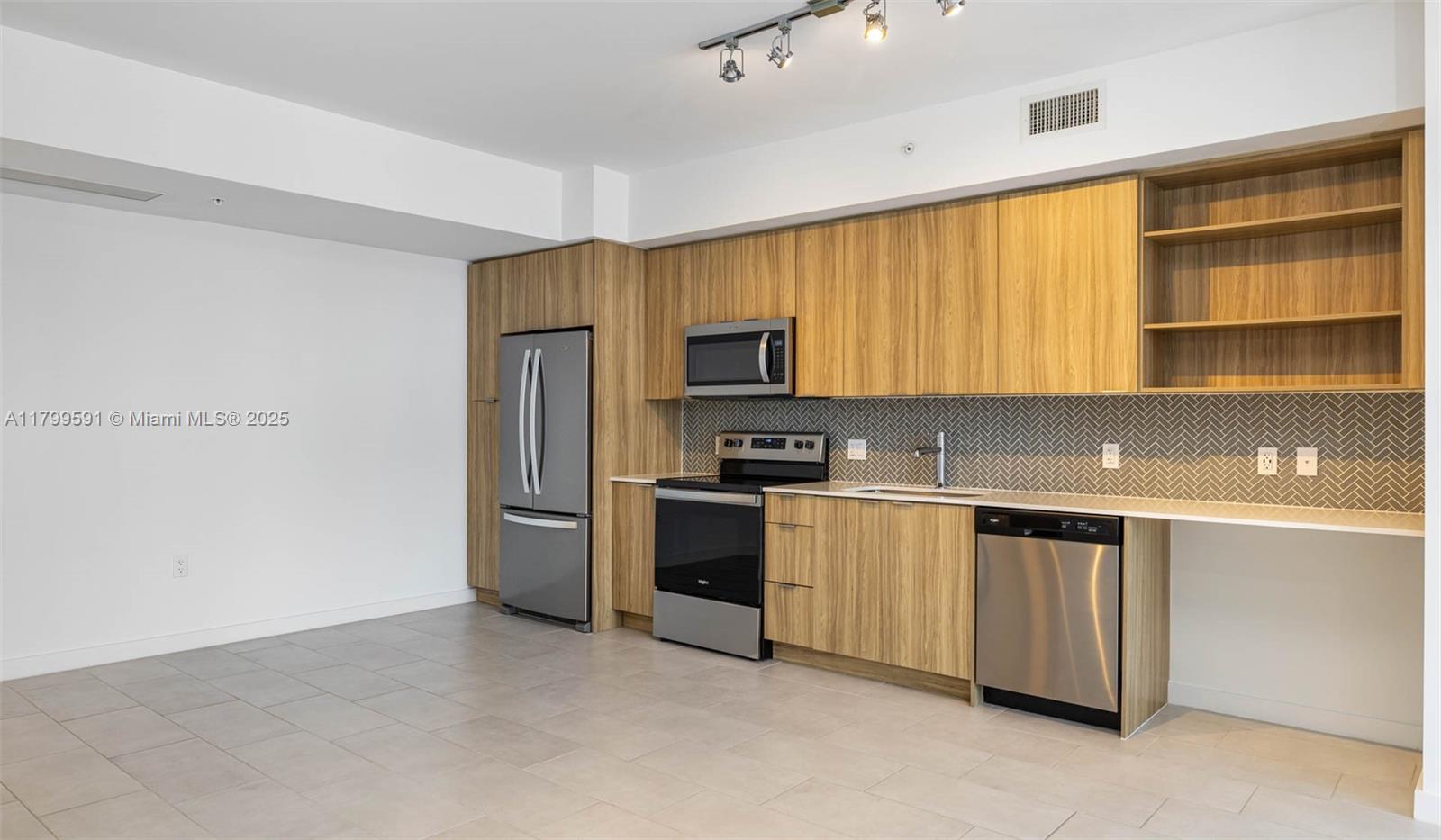 2150 N Bayshore Dr 2605