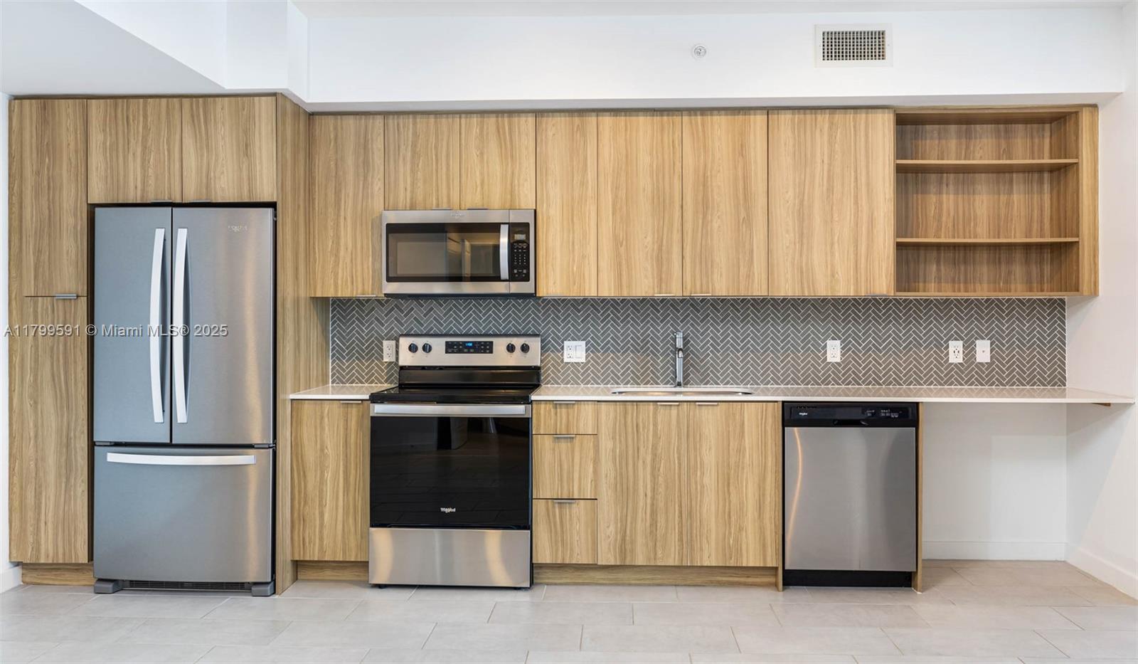 2150 N Bayshore Dr 2605