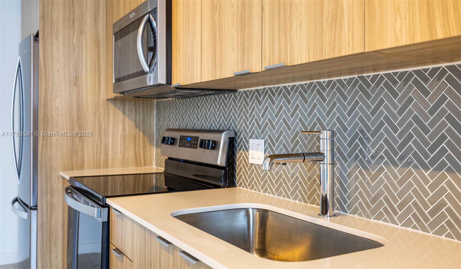 2150 N Bayshore Dr 2605