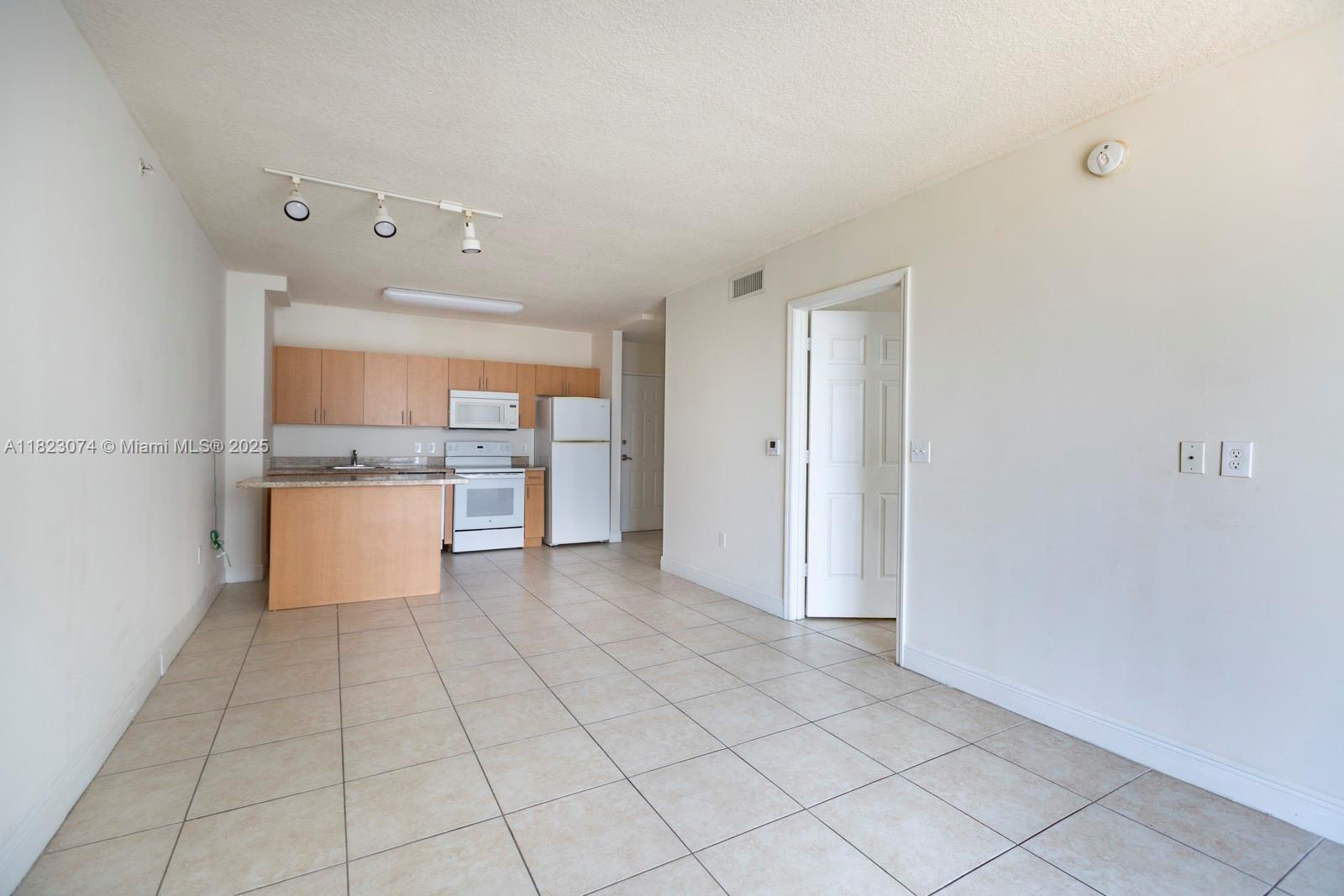 Rental Property at 423 Ne 23rd St 606, Miami, Broward County, Florida - Bedrooms: 1 
Bathrooms: 1  - $1,975 MO.