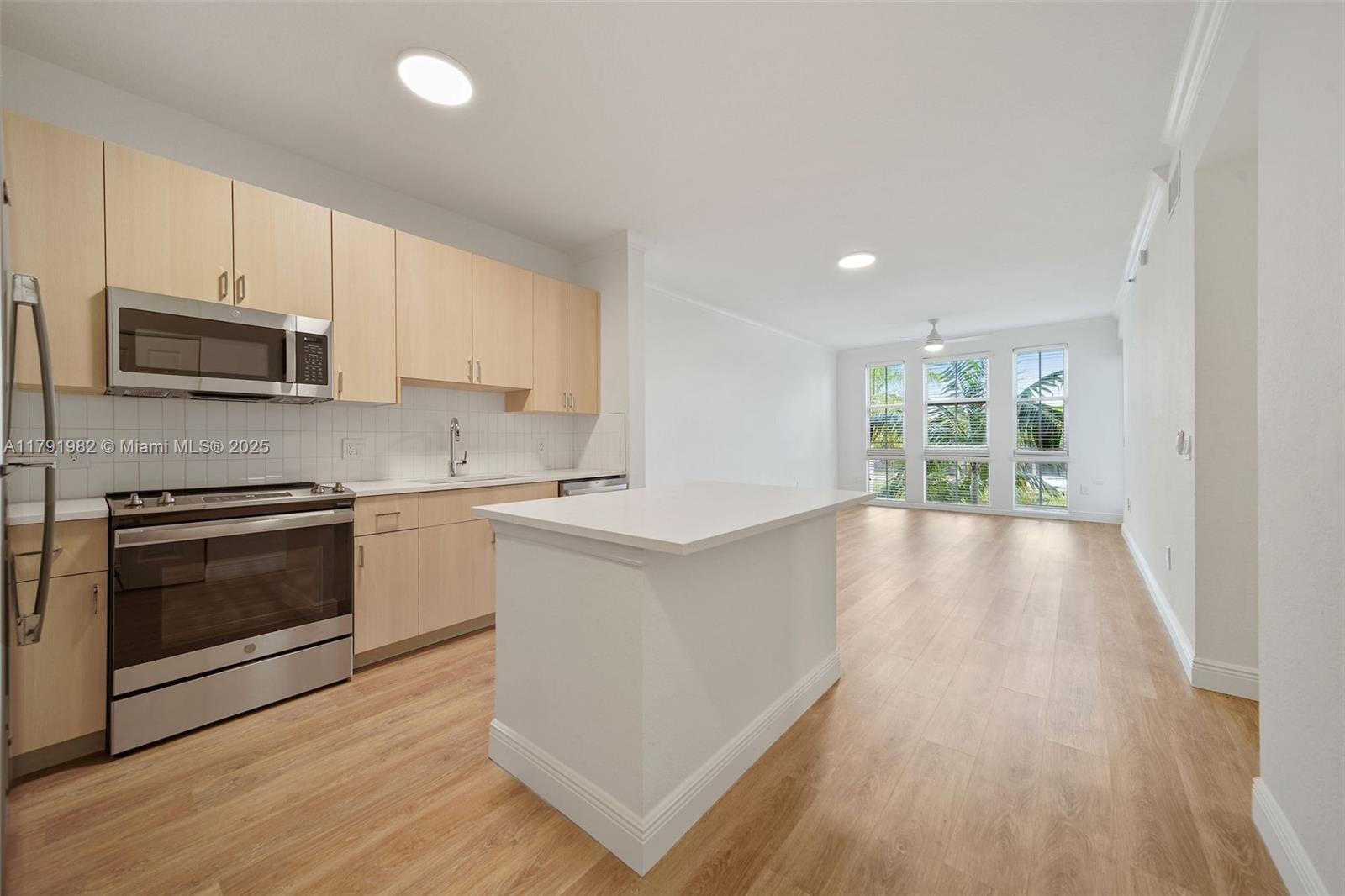 10170 Sw 7th St 22-401, Pembroke Pines, Miami-Dade County, Florida - 2 Bedrooms  
2 Bathrooms - 