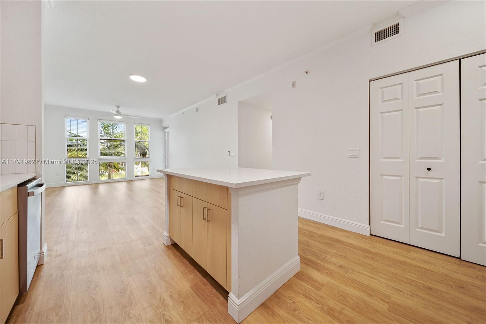 10170 SW 7th St 22-401