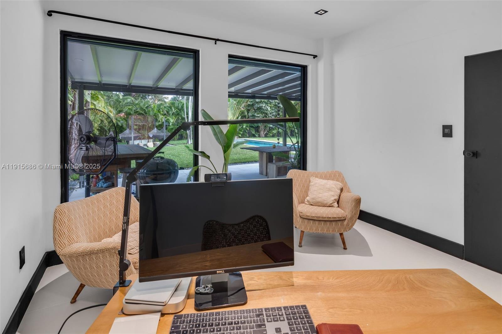 BISCAYNE PINES - Residential