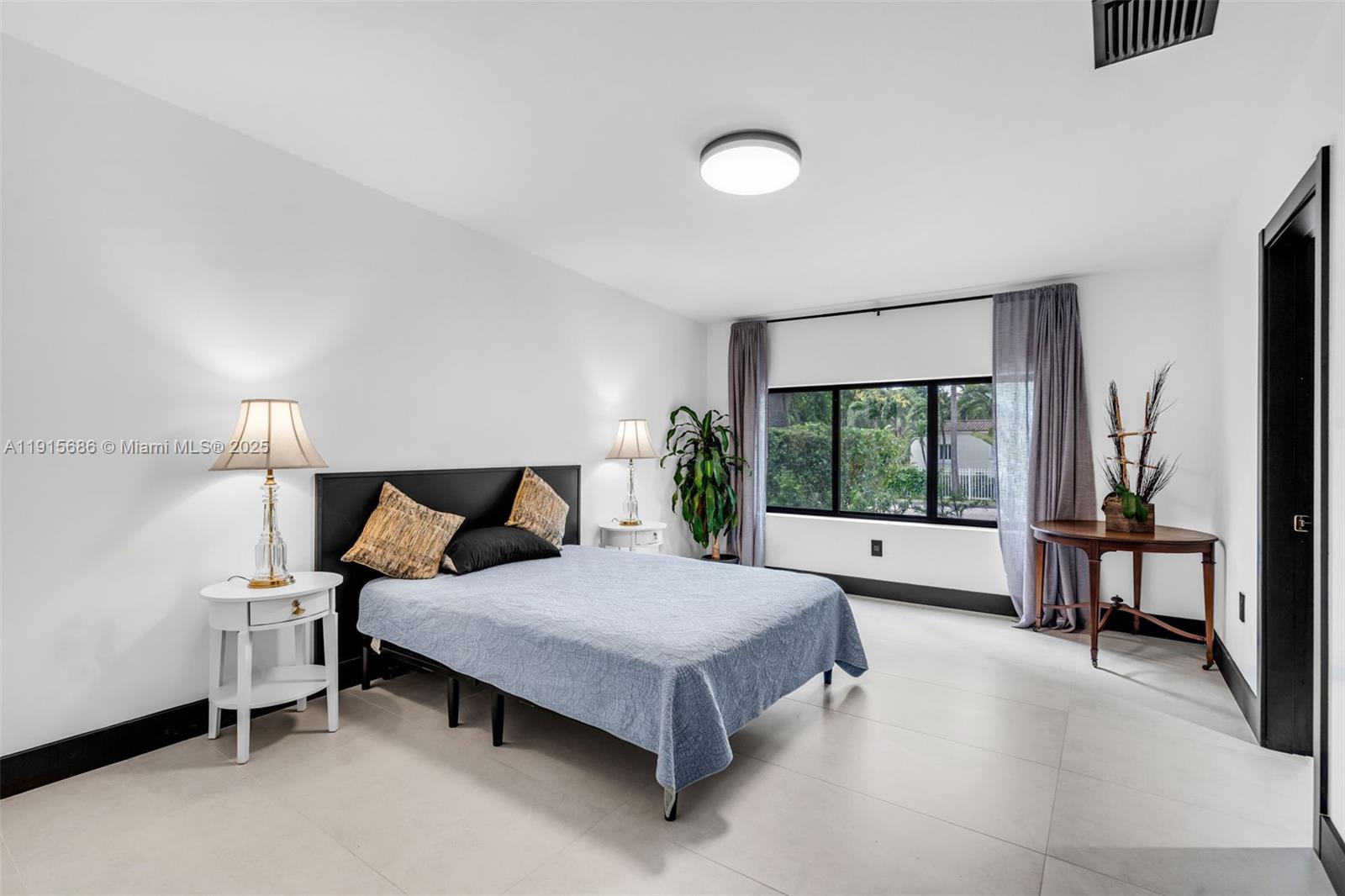 BISCAYNE PINES - Residential