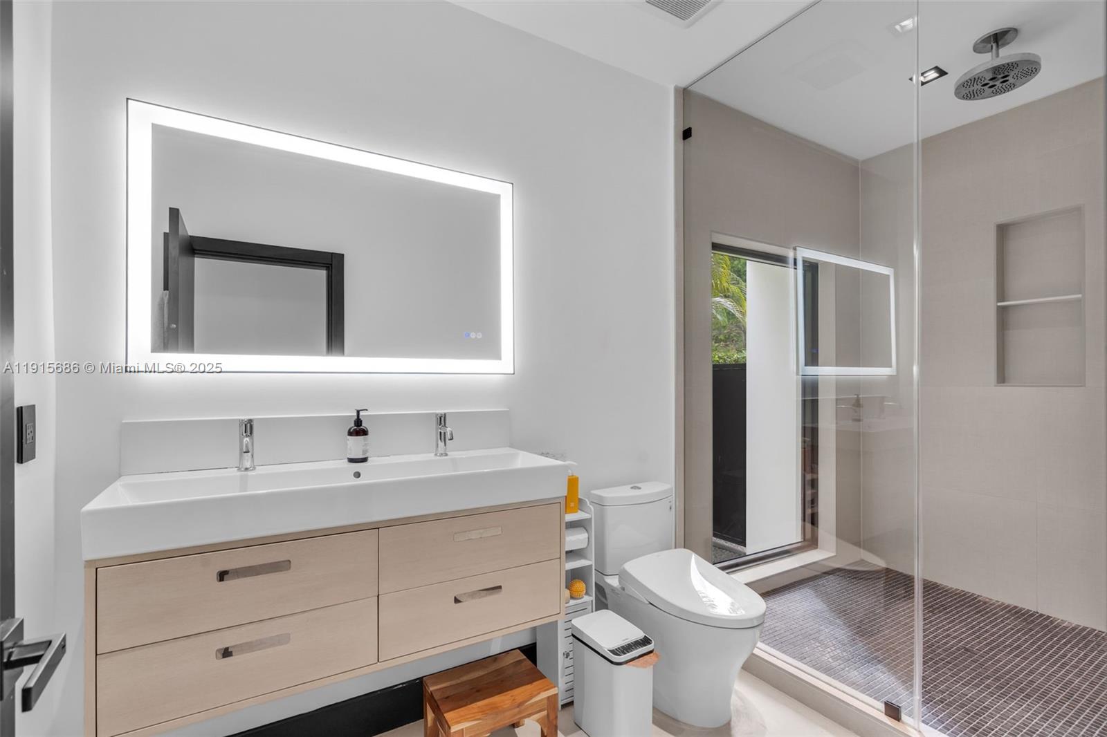 BISCAYNE PINES - Residential