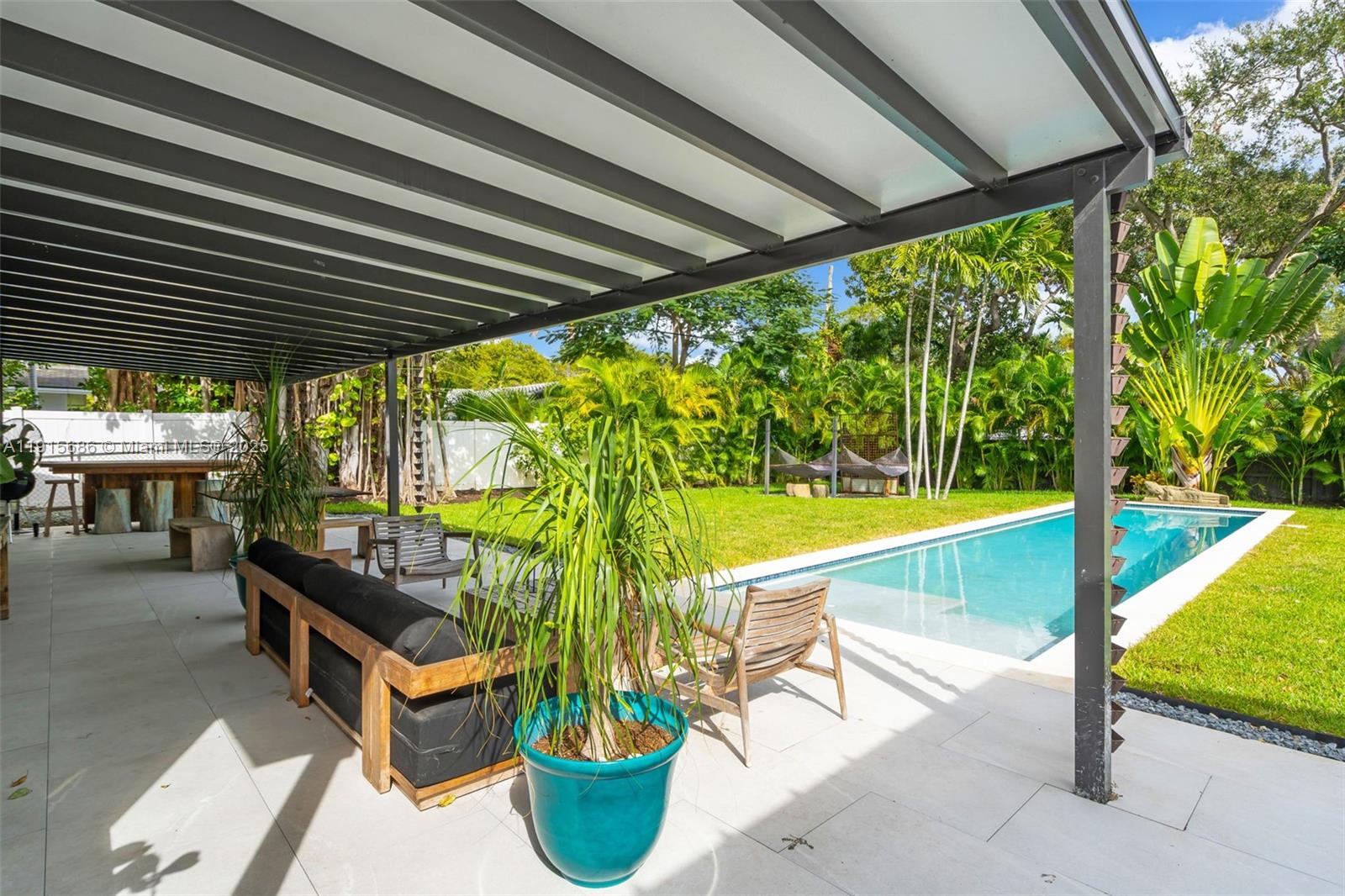 BISCAYNE PINES - Residential