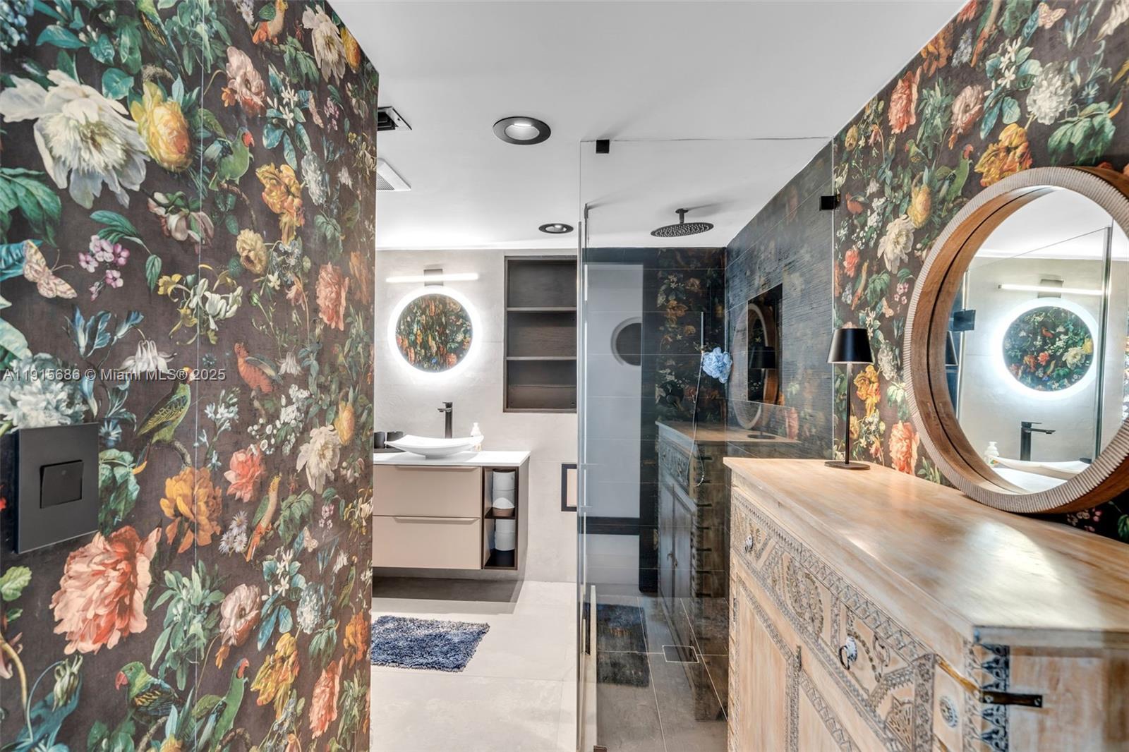 BISCAYNE PINES - Residential