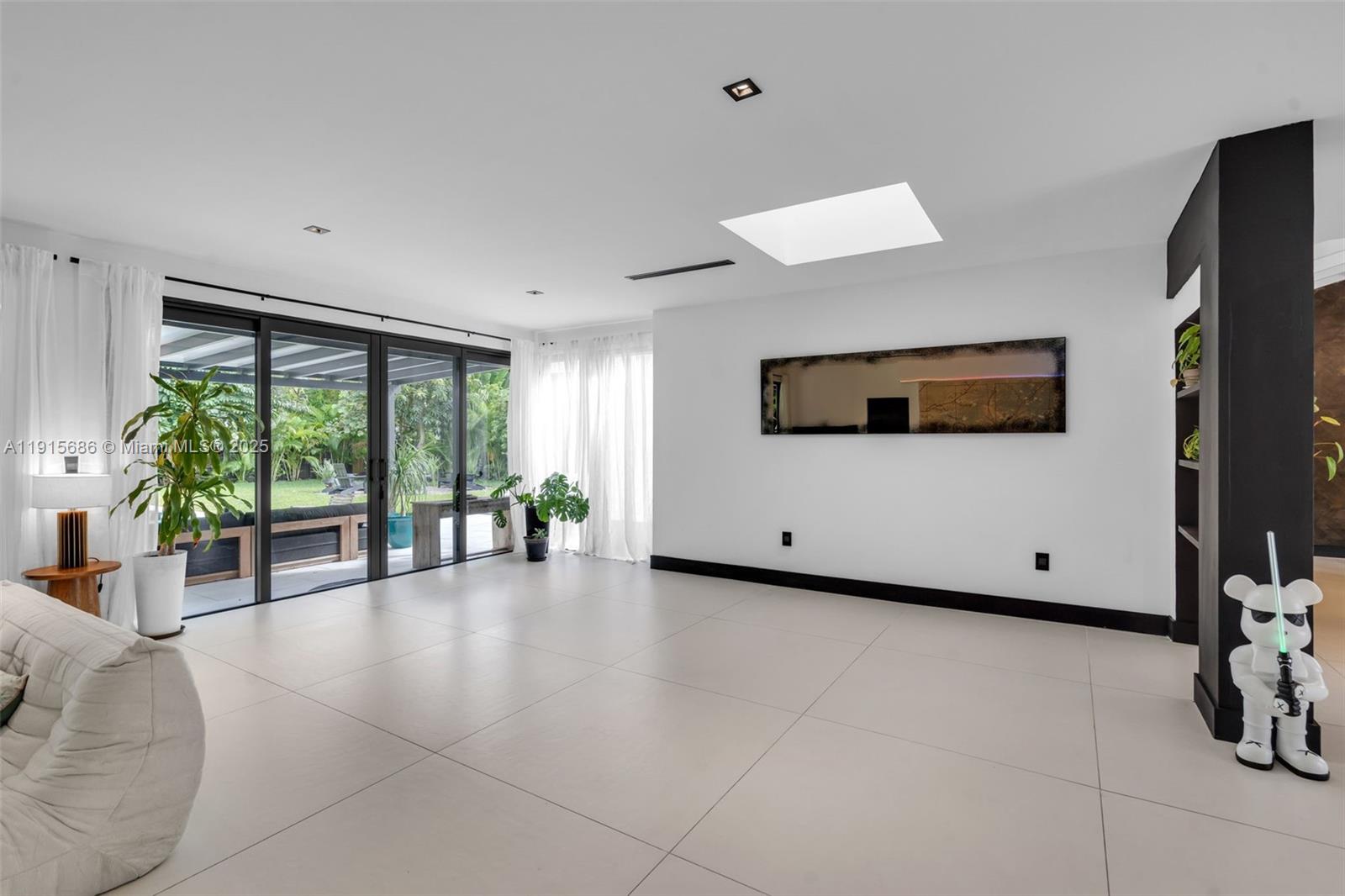 BISCAYNE PINES - Residential