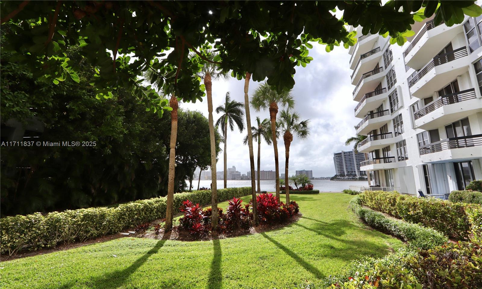 Property for Sale at 3600 Mystic Pointe Dr 115, Aventura, Miami-Dade County, Florida - Bedrooms: 1 
Bathrooms: 2  - $414,000